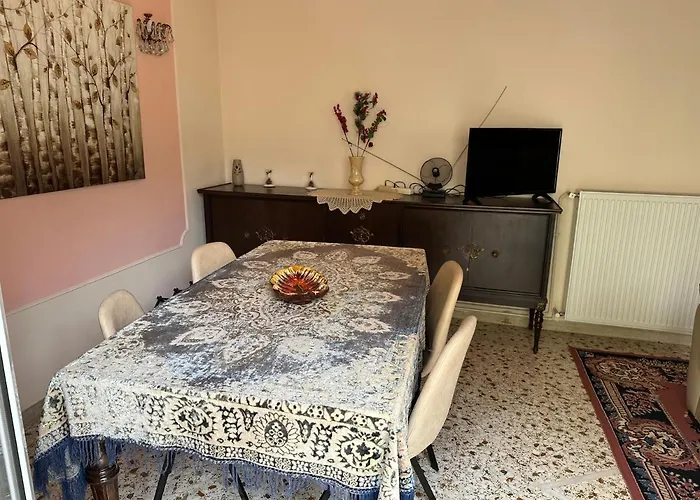 Capital Apartment Next To Metro Station With Parking Spot To Explore Athens