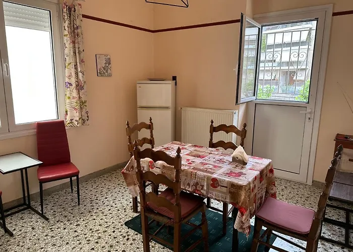 Capital Apartment Next To Metro Station With Parking Spot To Explore Athens